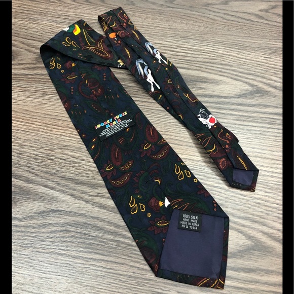 Looney Tunes Mania Paisley Pattern Silk Tie - Picture 2 of 4
